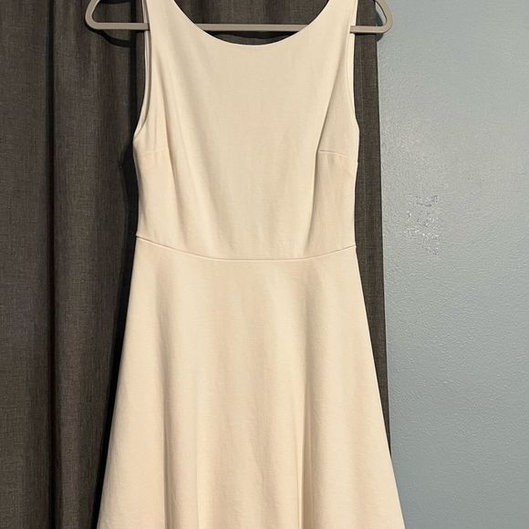 Lulu’s White Backless Vneck Cut Skater/ Cocktail Dress Size M - Picture 5 of 8